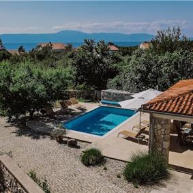 2-Bedroom Stone Villa with Pool in Malinska, Krk Island sleeps 4-6